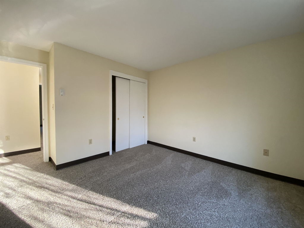 143 Eastern - Photo 14