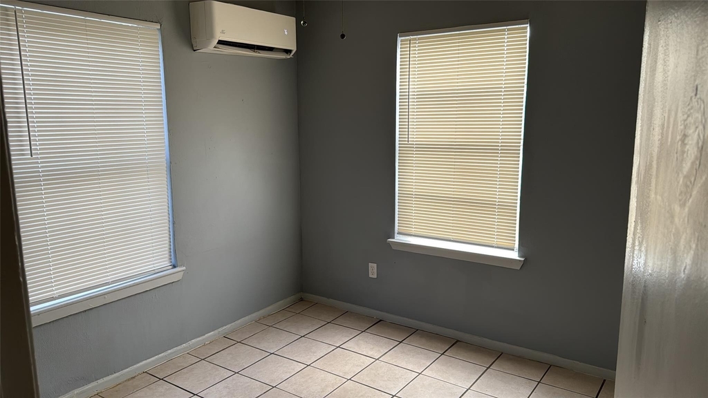 1012 Ann Street - Photo 2