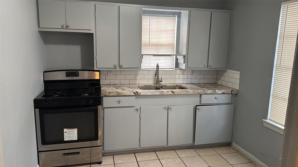 1012 Ann Street - Photo 0
