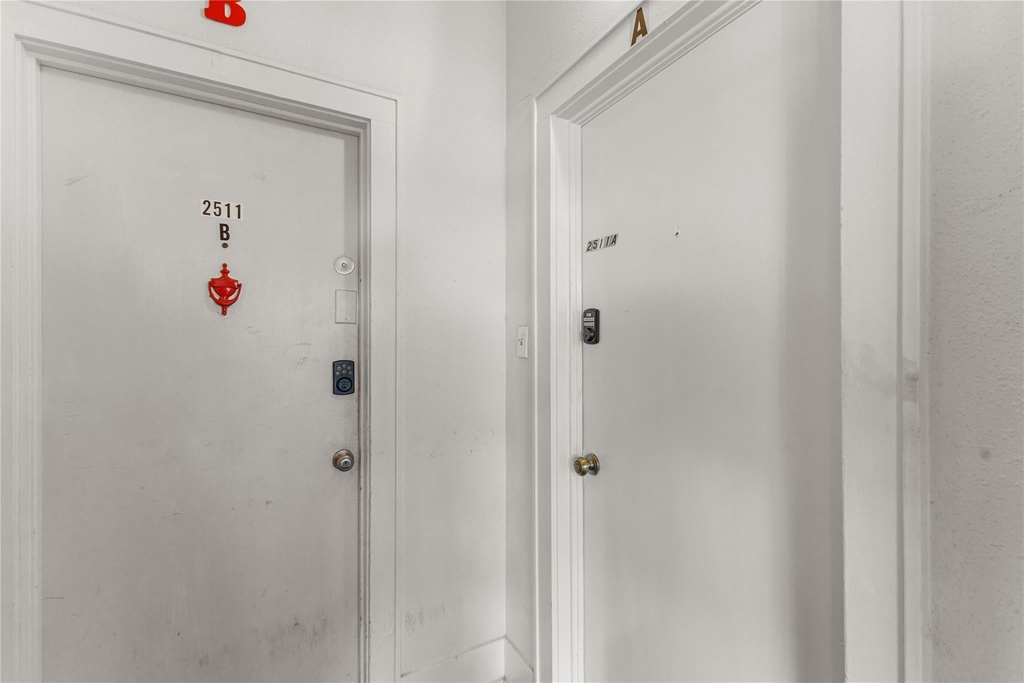 2511 Whitney - Photo 1