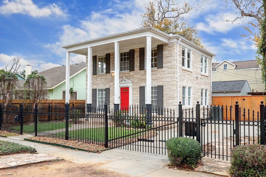 827 Le Green St - Photo 1