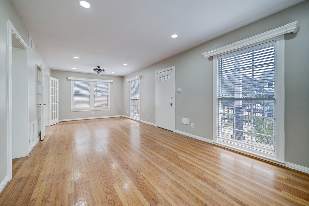 827 Le Green St - Photo 3