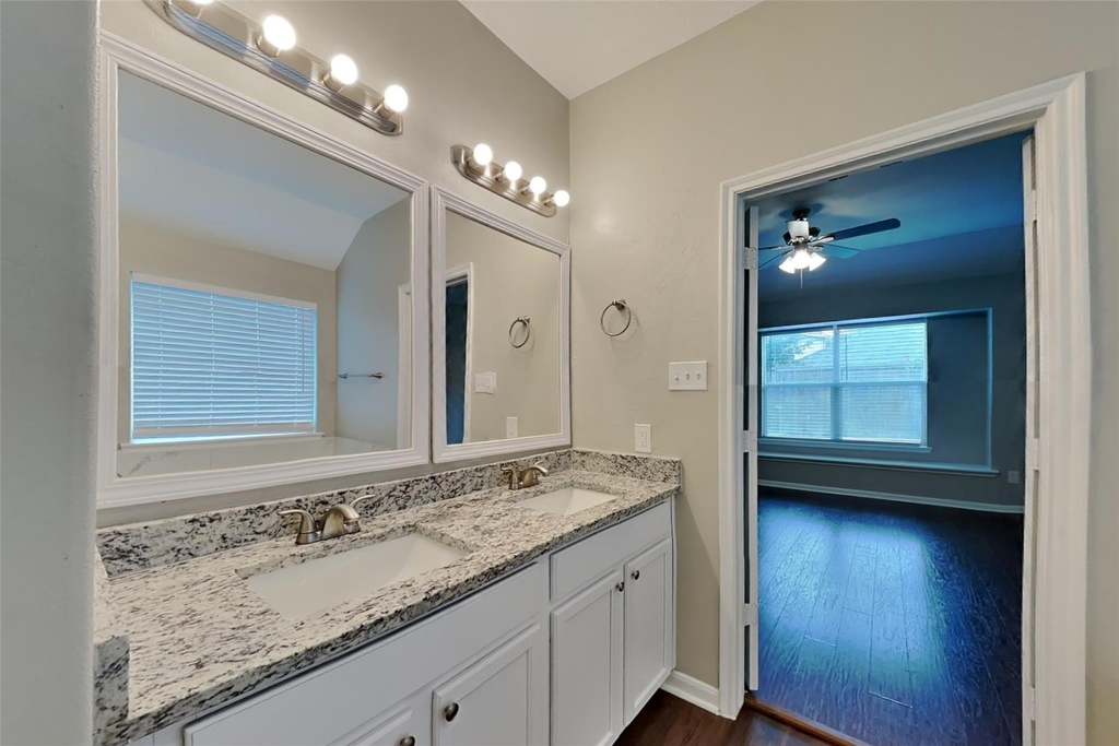 22502 Holbrook Springs Court - Photo 8