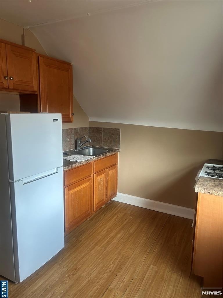147 Lincoln - Photo 3