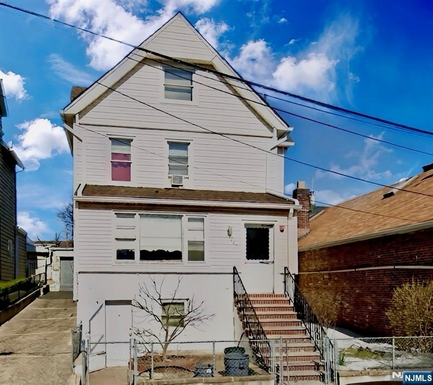 147 Lincoln - Photo 0
