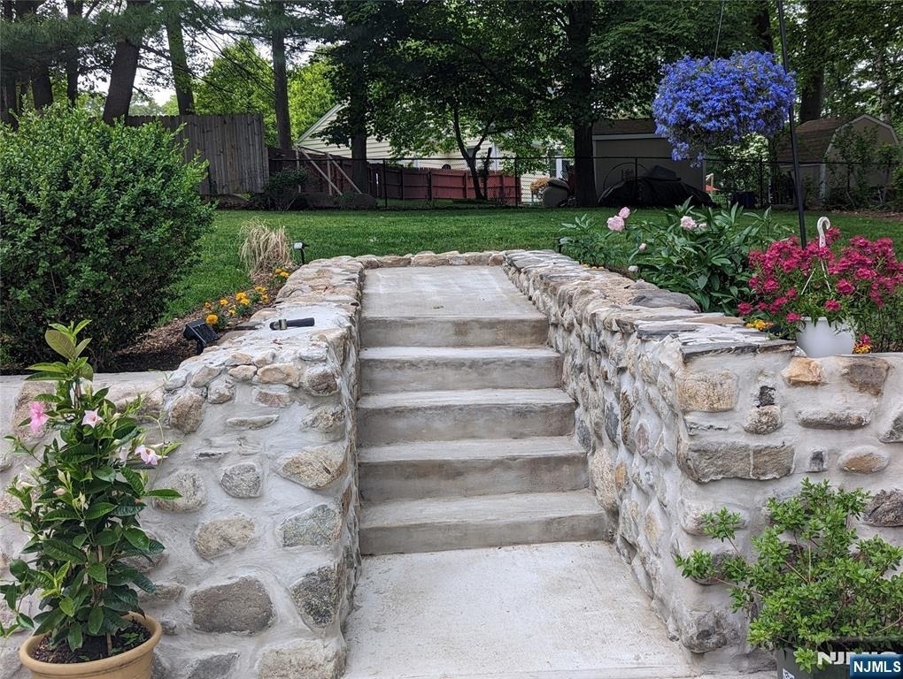 530 Shirley - Photo 6