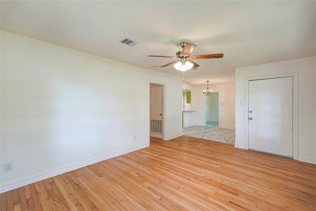 1319 Elm Street - Photo 9