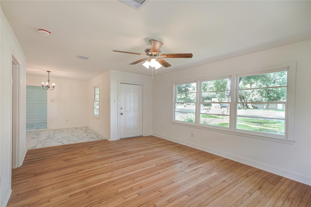 1319 Elm Street - Photo 4