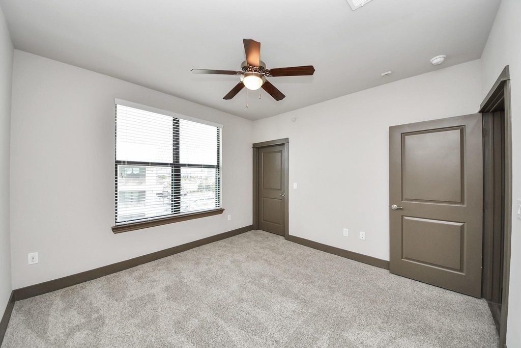 5454 Washington St Avenue - Photo 8