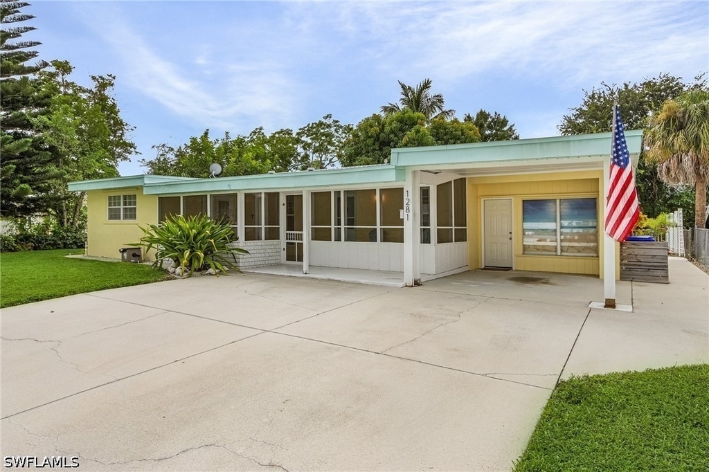 1281 10th Street N - Photo 0