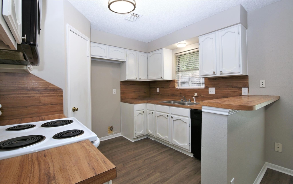 7814 Barnhill - Photo 7