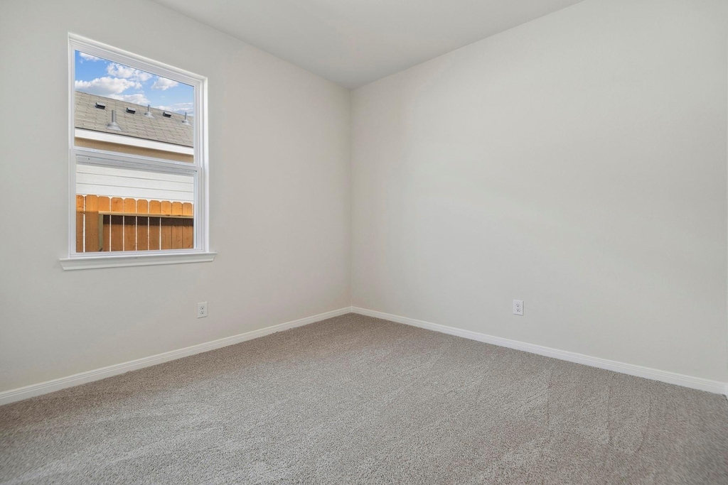 15875 Berry Hill Drive - Photo 14