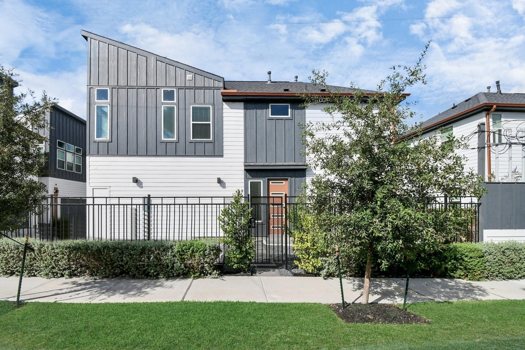 829 N Emile Street - Photo 0