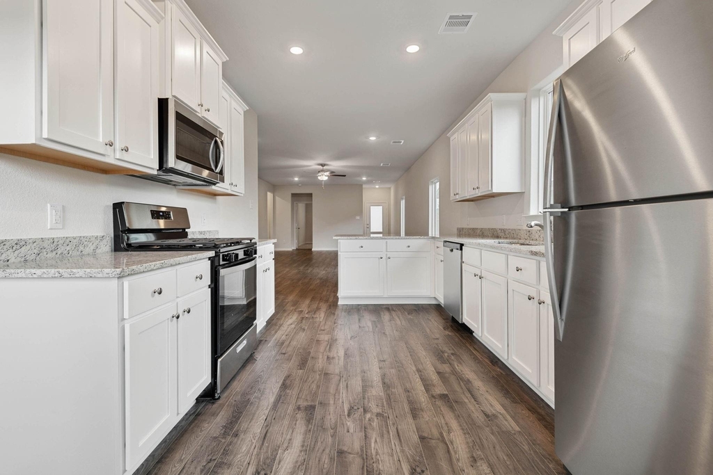 15881 Berry Hill Drive - Photo 7