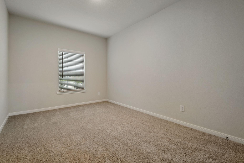 15881 Berry Hill Drive - Photo 11