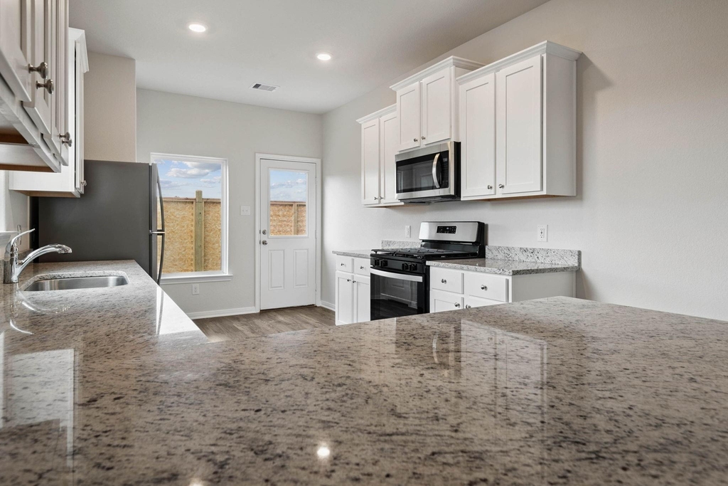 15881 Berry Hill Drive - Photo 6