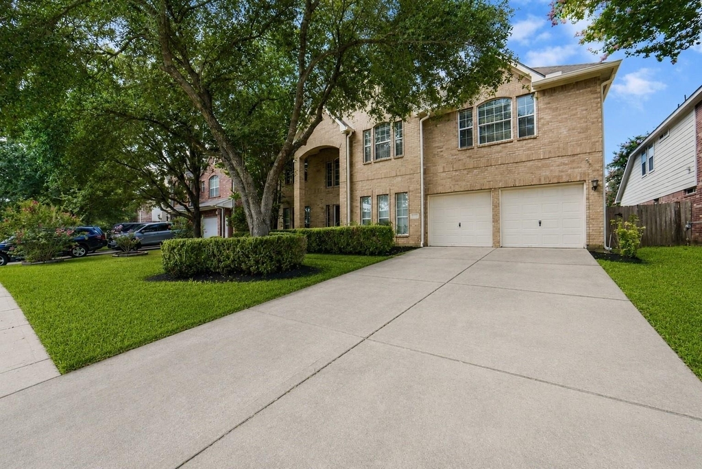2414 Falcon Knoll Ln - Photo 0