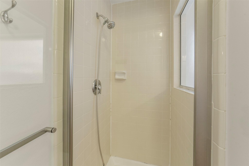 2414 Falcon Knoll Ln - Photo 30
