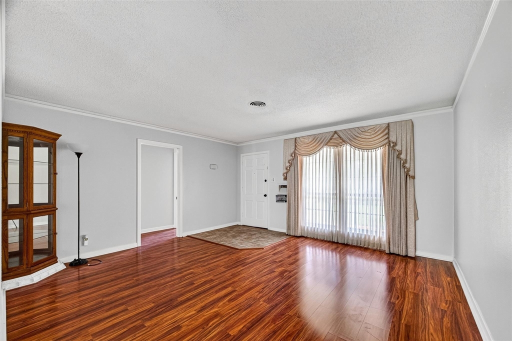 5114 Beechnut Street - Photo 4