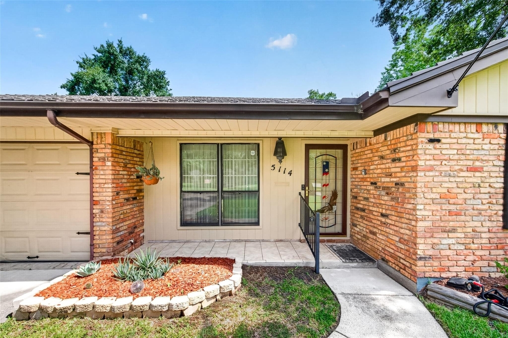 5114 Beechnut Street - Photo 2