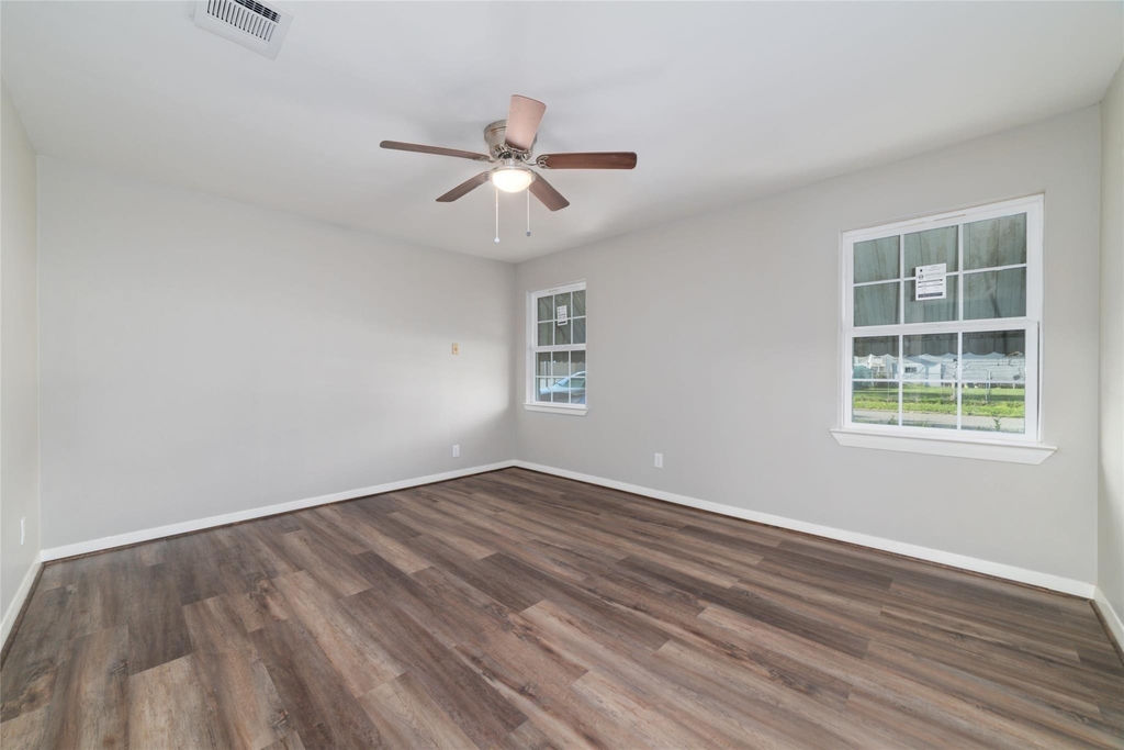 800 E Adoue Street - Photo 3