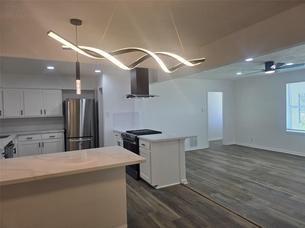 5102 Avenue L - Photo 8