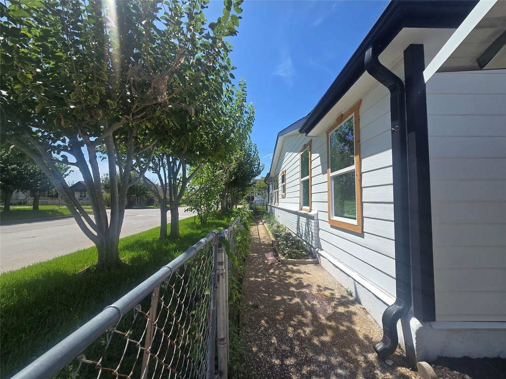 5102 Avenue L - Photo 35