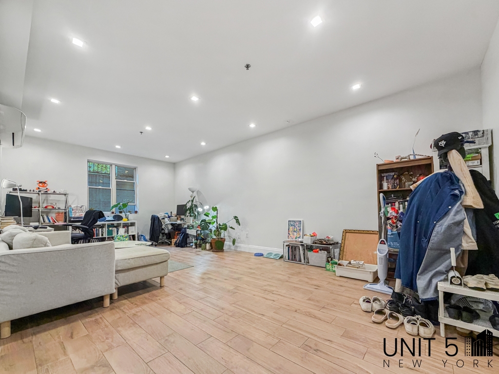 345 Eldert Street - Photo 4