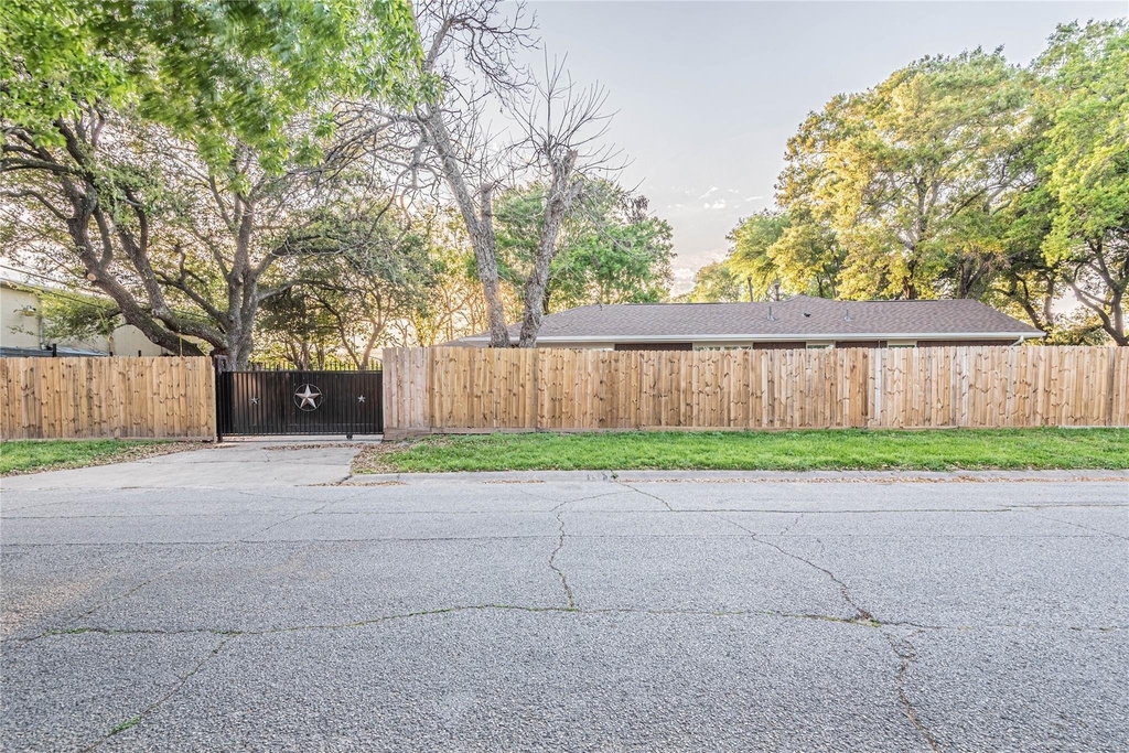 6003 De Moss Drive - Photo 1