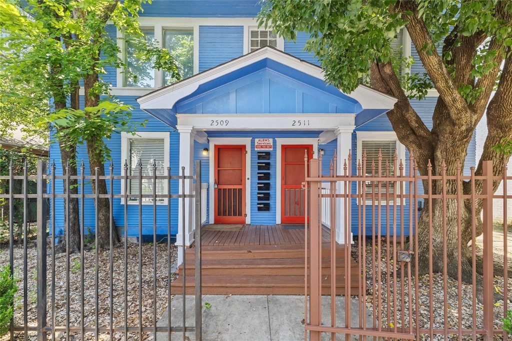 2511 Whitney - Photo 0