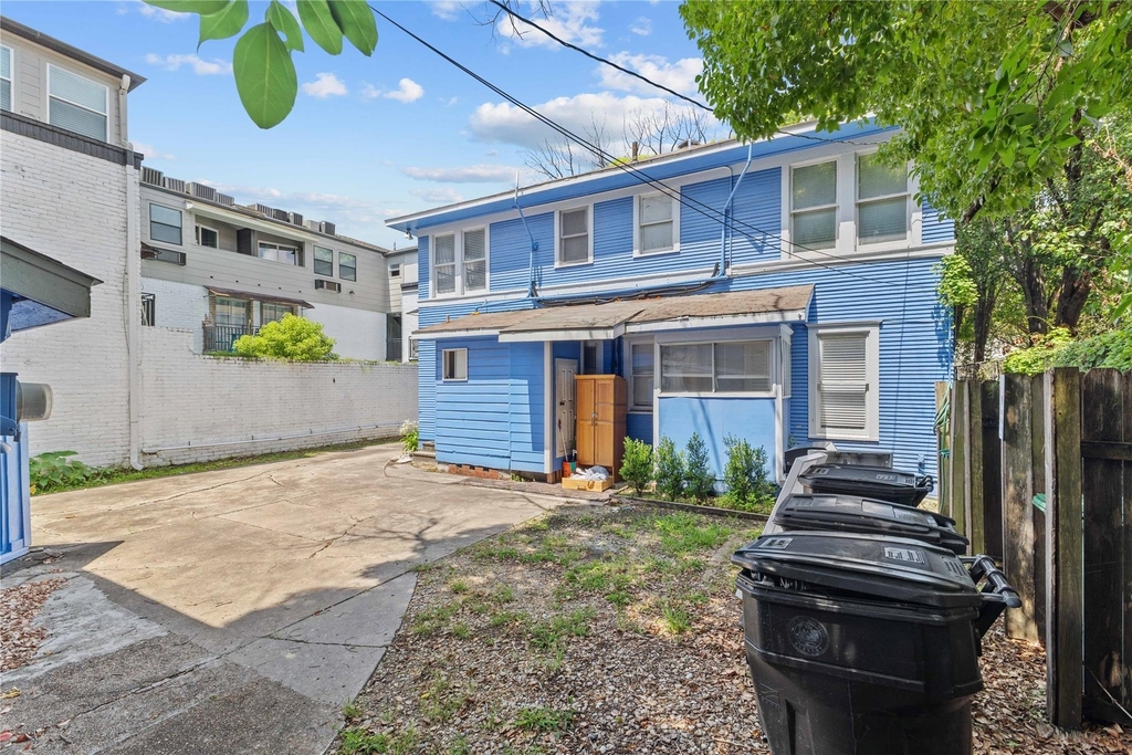 2511 Whitney - Photo 2