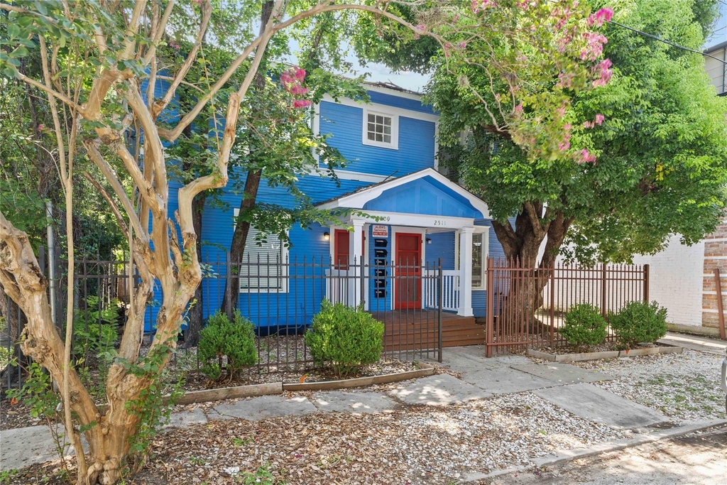 2511 Whitney - Photo 1