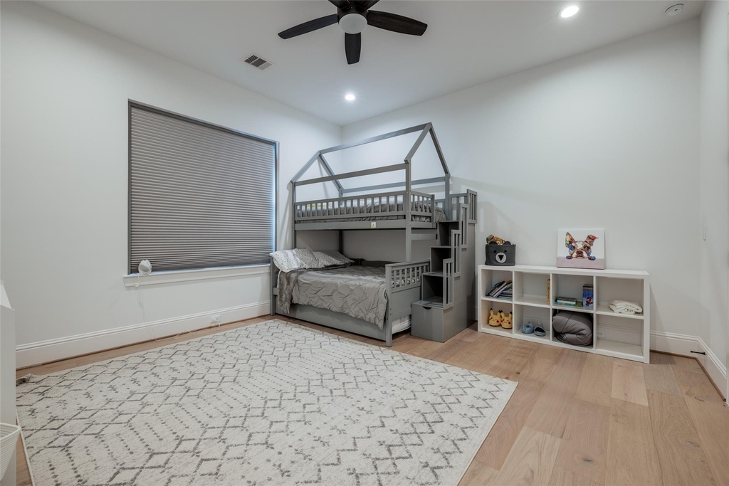 907 W 43rd Street - Photo 27