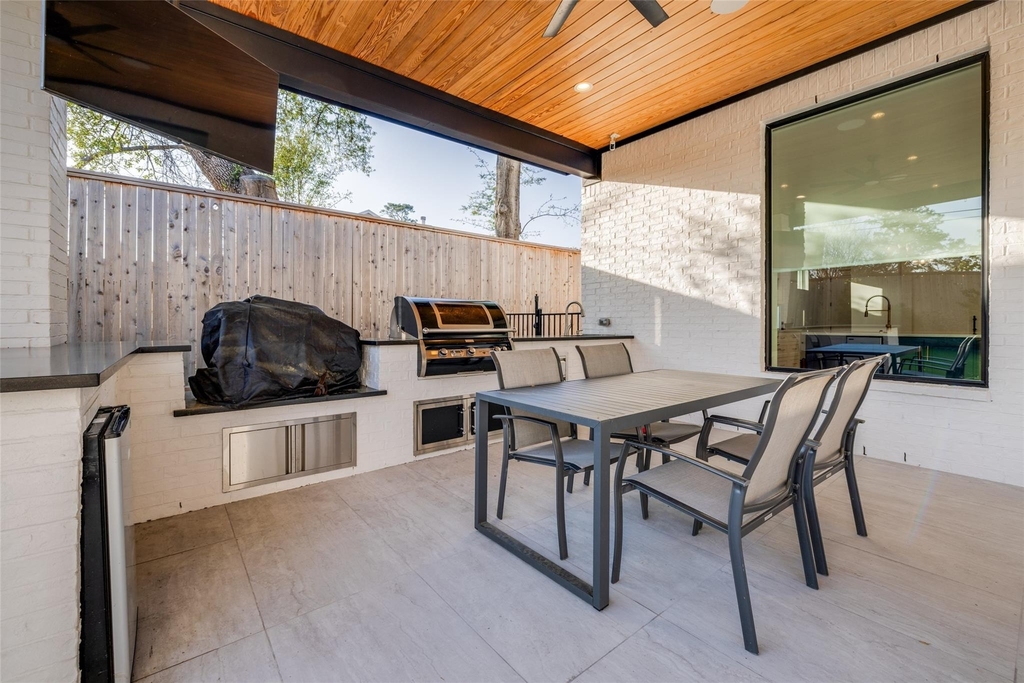 907 W 43rd Street - Photo 34