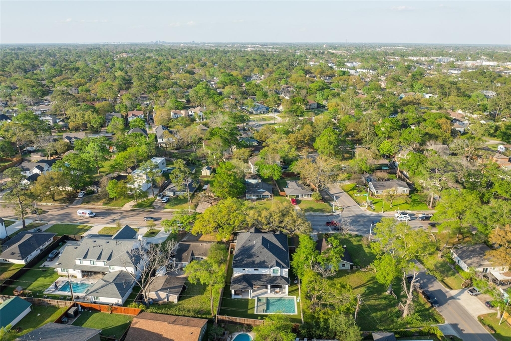 907 W 43rd Street - Photo 46