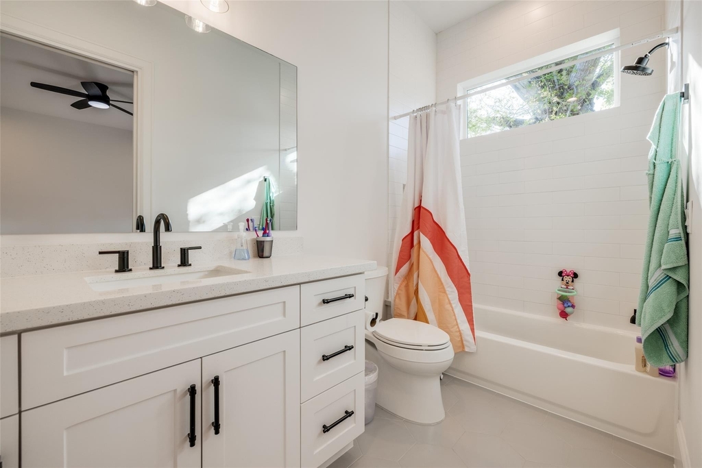 907 W 43rd Street - Photo 28