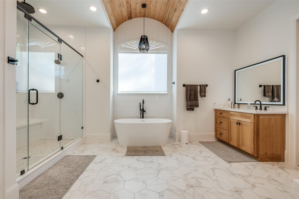907 W 43rd Street - Photo 18