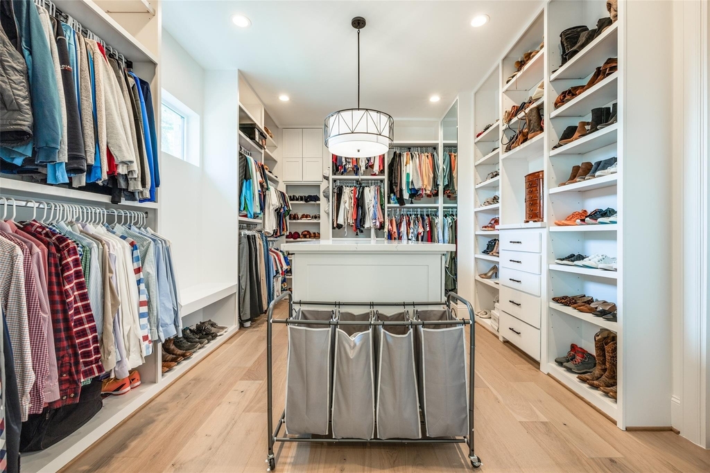 907 W 43rd Street - Photo 21