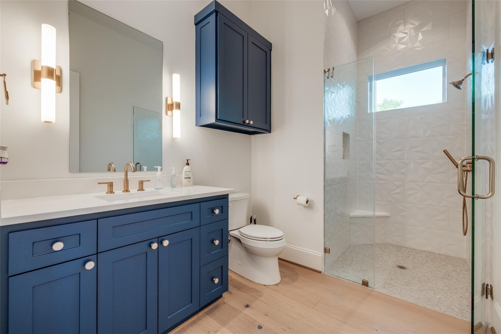 907 W 43rd Street - Photo 31