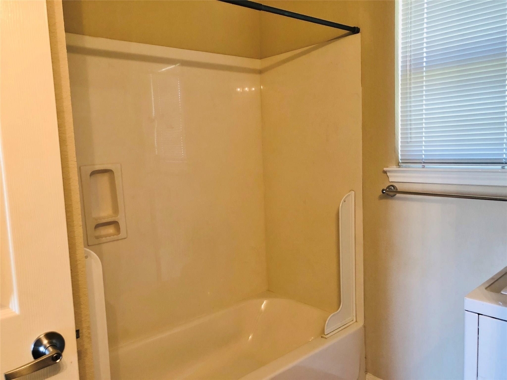 2512 S Houston Avenue - Photo 8
