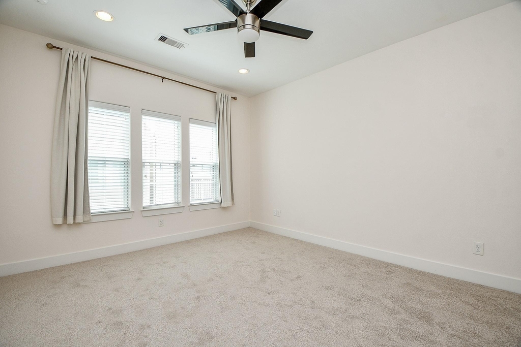 955 W 24th Street - Photo 30