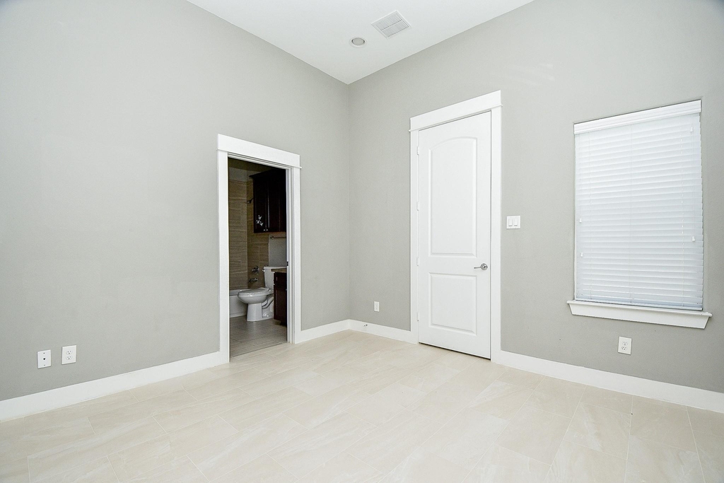 955 W 24th Street - Photo 12