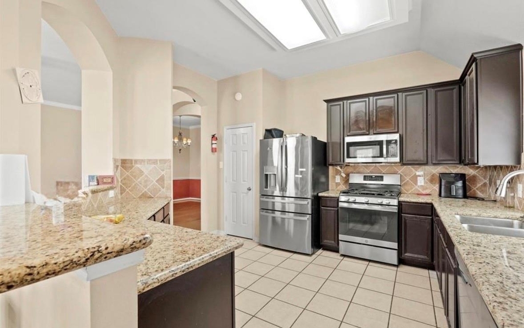 3106 Valley Court - Photo 3