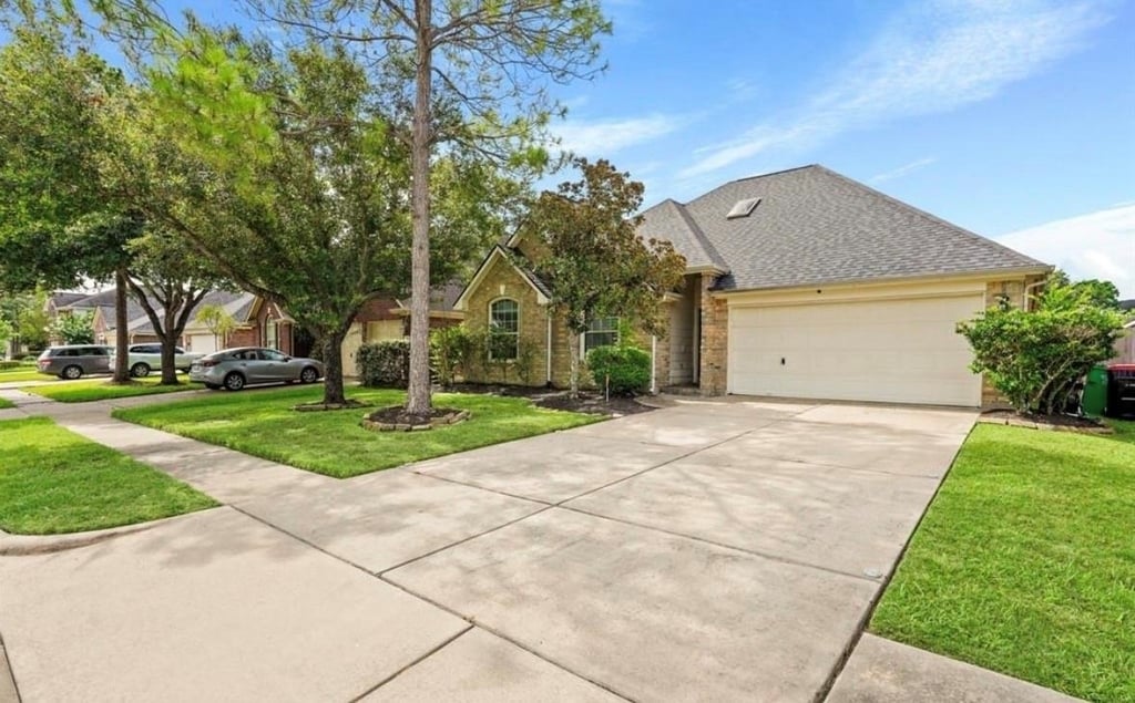 3106 Valley Court - Photo 0