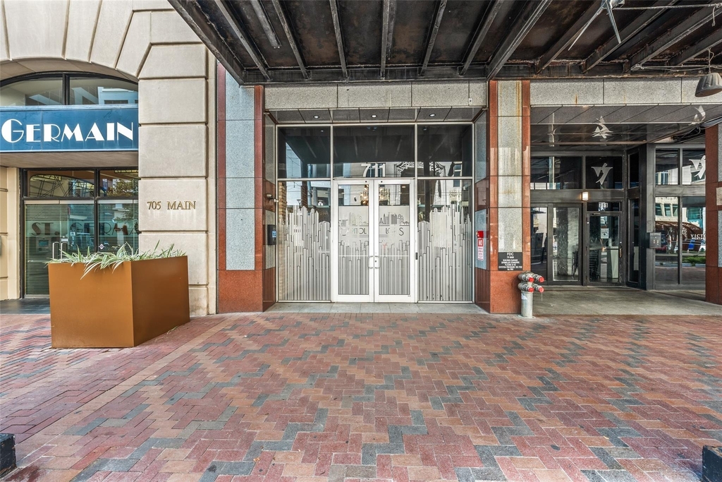 711 Main Street - Photo 1