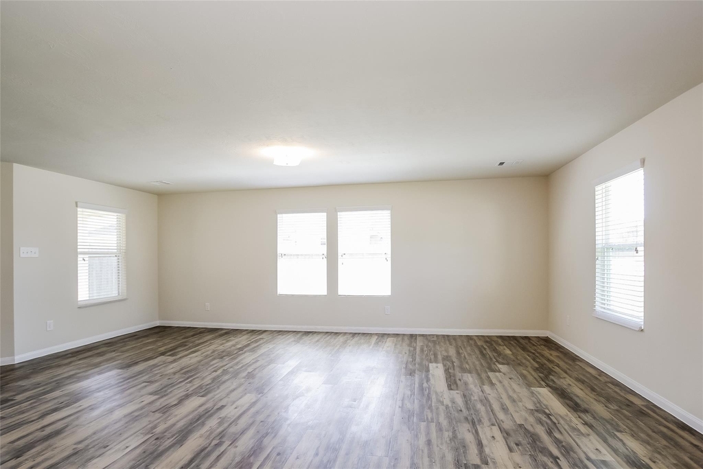 9910 Piave Drive - Photo 6