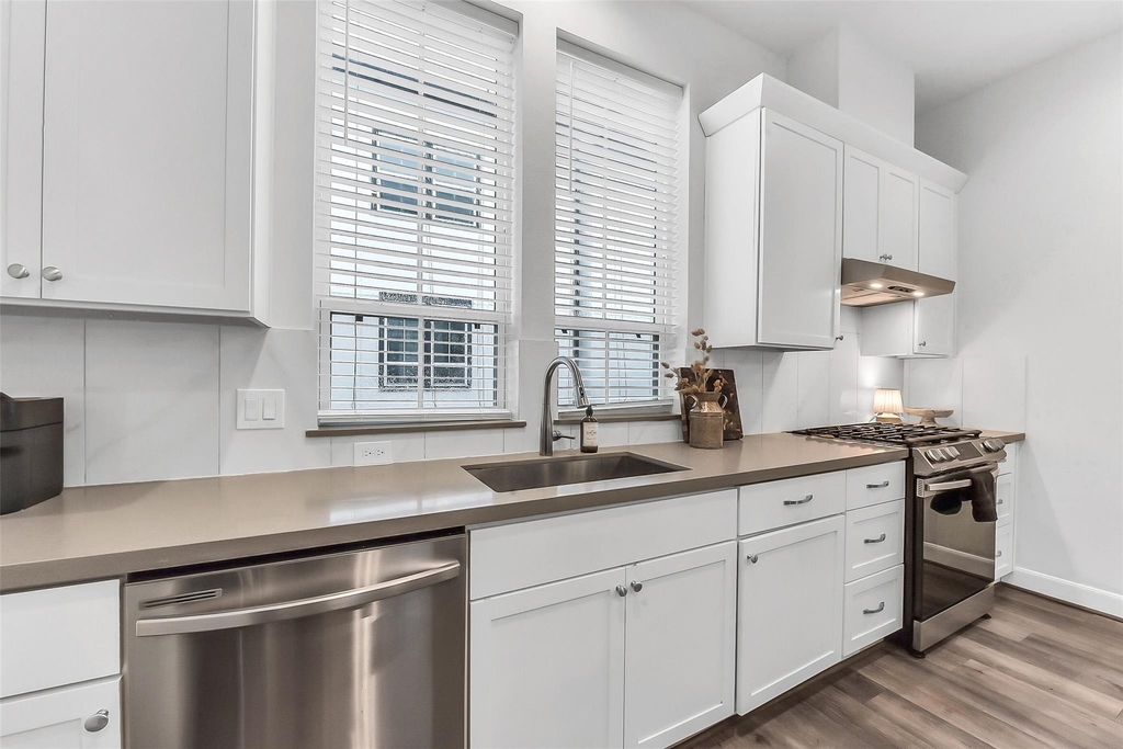 2804 Grand Fountains Drive - Photo 4