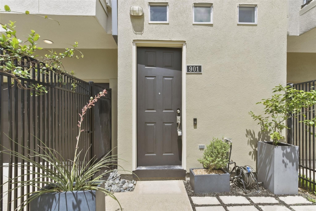 901 Roy Street - Photo 3