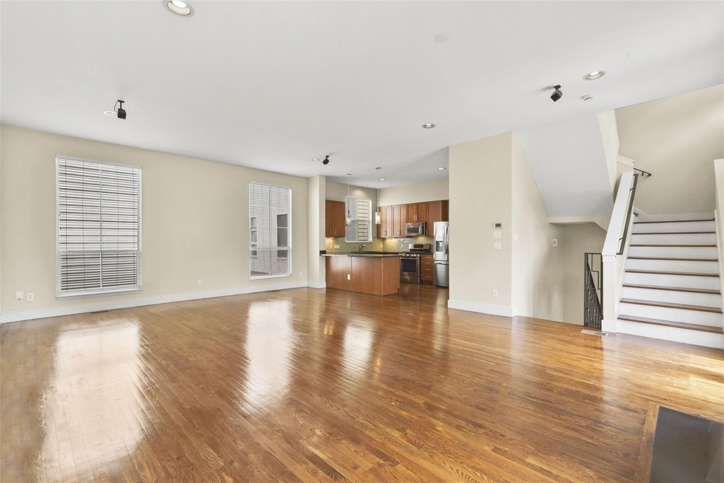 901 Roy Street - Photo 9