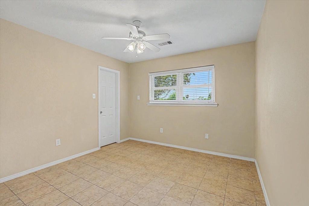 827 Pickney Avenue - Photo 28